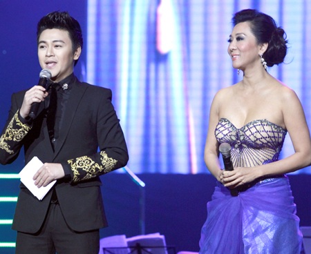 ... Và còn là đôi bạn dẫn ăn ý trên sân khấu