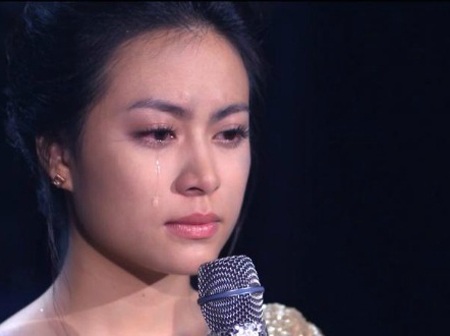“Bầu” Quang Huy: “Tôi chọn Hoàng Thùy Linh không phải vì đời tư cô ấy” - 2 Hoàng Thùy Linh trong một cảnh phim Thần tượng