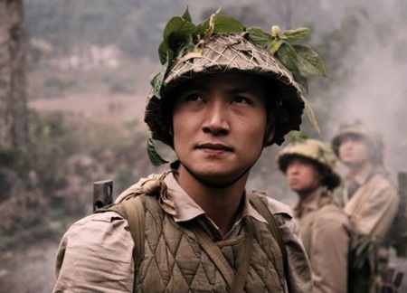 Có thể chuyển tải “56 ngày đêm khoét núi, ngủ hầm” lên màn ảnh? - 9 Một số ý kiến cho rằng, trang phục cho các chiến sĩ Điện Biên trong phim vẫn... hơi mới