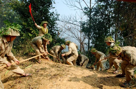 Có thể chuyển tải “56 ngày đêm khoét núi, ngủ hầm” lên màn ảnh? - 12 Hình ảnh trong phim Đường lên Điện Biên