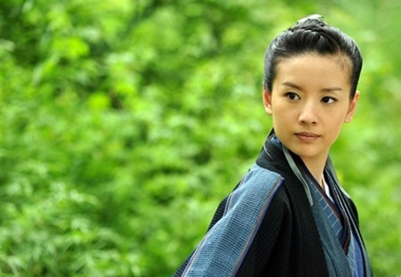 Nữ diễn viên Đổng Khiết giả trai trong phim Tân Bình Phong Hiệp Ảnh