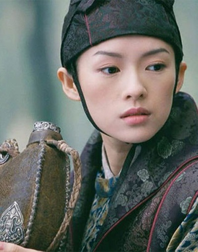 Hình ảnh giả trai của Chương Tử Di trong bộ phim Thập diện mai phục (đạo diễn Trương Nghệ Mưu)