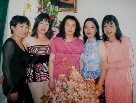 Ký ức về cuộc sống nghèo khổ của NSND Trịnh Thịnh - 2 5 cô con gái của NSND Trịnh Thịnh