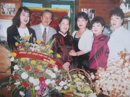 Ký ức về cuộc sống nghèo khổ của NSND Trịnh Thịnh - 3 Ảnh chụp gia đình