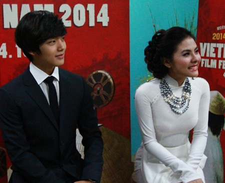 Vân Trang tại lễ khai mạc LHP Việt Nam tại Hàn Quốc.