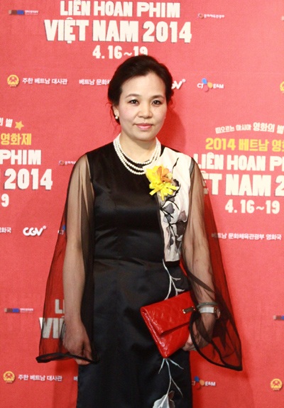 Bà Ngô Phương Lan- Cục trưởng Cục Điện ảnh xuất hiện tại lễ khai mạc LHP Việt Nam tại Hàn Quốc
