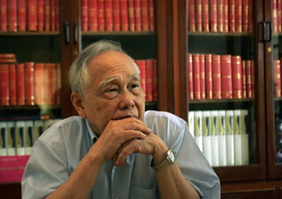 Nhà báo Phan Quang- tác giả bài viết về cuốn sách Dịch hạch và thổ tả của Patrick Deville