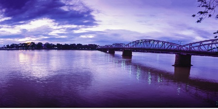 Cầu Trường Tiền (Huế)- Ảnh: Thúy Hồng