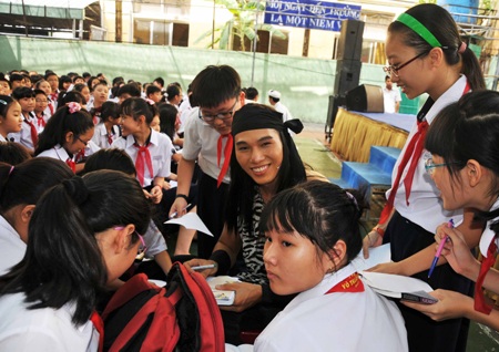 Người mẫu Ngọc Tình và các nghệ sỹ đưa đờn ca tài tử vào trường học - 5 Các nghệ sỹ tham gia chương trình Đưa ĐCTT vào học đường