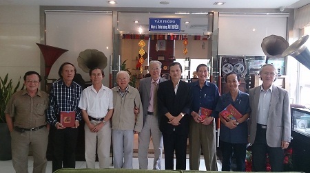 Thương nhớ nhạc sỹ, nhà lý luận Hồ Quang Bình - 2 Các nhạc sỹ thân thiết cùng tham gia biên tập cuốn sách Cánh én tuổi thơ