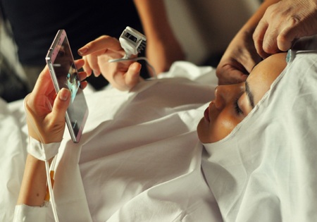 Diễn viên Trang Nhung và 10 tiếng nằm trên bàn mổ