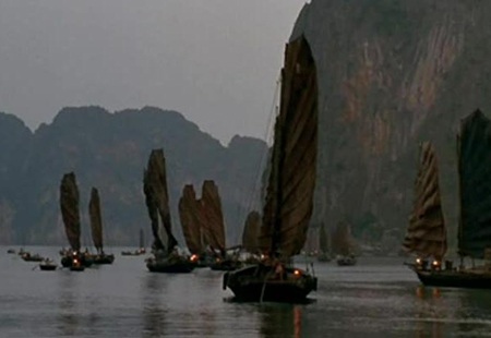 Việt Nam đã “choáng ngợp” trước đoàn làm phim Đông Dương như thế nào? (I) - 2 Một cảnh quay ở Hạ Long