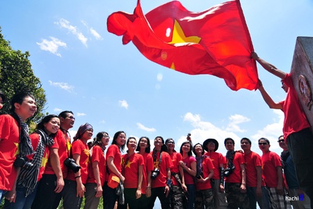 “Bước chân Việt Nam – 4 cực, 1 đỉnh”- đọc để yêu hơn đất nước mình