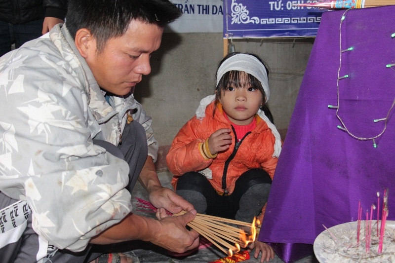 Ám ảnh ánh mắt thơ dại của ba đứa bé mồ côi cả cha lẫn mẹ - 2