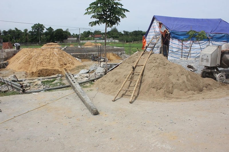Vụ cháu bé 5 tuổi bị cột viễn thông đè nát chân: Mệt mỏi đi tìm quyền lợi cho con! - 2
Hiện trường vụ tai nạn.