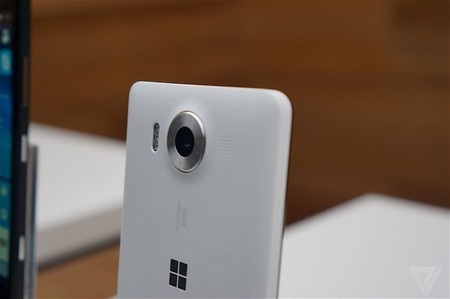 Cận cảnh loạt sản phẩm mới được trình làng của Microsoft - 6 Cụm camera cũng là điểm nhấn ở mặt sau Lumia 950