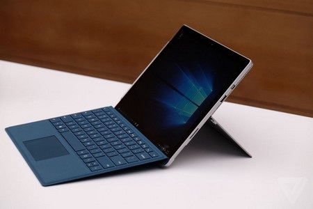 Cận cảnh loạt sản phẩm mới được trình làng của Microsoft - 10 Phần giá đỡ cho phép sử dụng ở nhiều trạng thái khác nhau