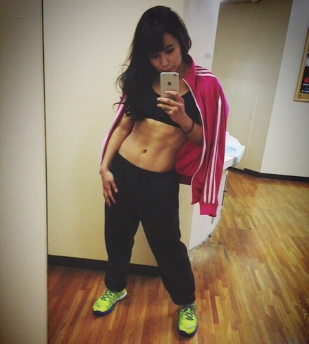 Cô gái xinh đẹp sở hữu cơ bắp khiến nhiều chàng trai ganh tị - 3 Reika yêu thích tập gym, giúp cô có được cơ thể như hiện nay