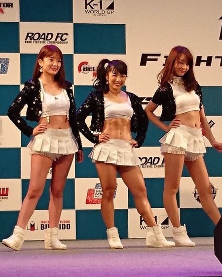 Cô gái xinh đẹp sở hữu cơ bắp khiến nhiều chàng trai ganh tị - 4 Reika là cô gái nổi bật nhất nhóm hoạt náo viên mà mình đang tham gia