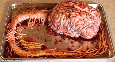 Những chiếc bánh kem khiến thực khách... "nhìn muốn xỉu" - 2 Chiếc bánh có hình bộ não người vừa được phẫu thuật