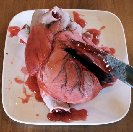 Những chiếc bánh kem khiến thực khách... "nhìn muốn xỉu" - 3 Bánh kem hình trái tim người