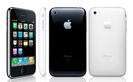 Phiên bản thứ 2, iPhone 3G, dù chỉ sử dụng lớp vỏ bằng nhựa thay vì bằng kim loại như phiên bản đầu tiên, nhưng đây được xem là sản phẩm có sự thay đổi lớn so với phiên bản đầu tiên. iPhone 3G là phiên bản iPhone đầu tiên hỗ trợ mạng 3G, GPS và hỗ trợ ứng dụng của bên thứ 3. Đây cũng là phiên bản đầu tiên được trang bị thêm màu trắng. Về thiết kế tổng thể, iPhone 3G vẫn có thiết kế giống phiên bản đầu tiên.