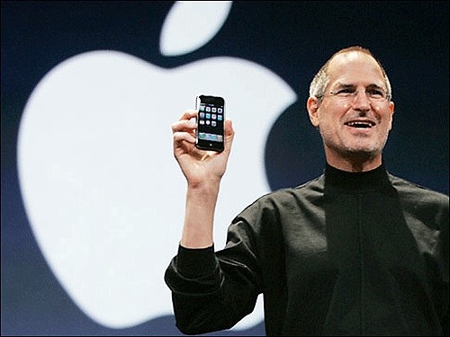 Lịch sử đầy thăng trầm của BlackBerry trên thị trường di động - 4 Sự ra đời của iPhone 3G đánh dấu sự sụp đổ của “tượng đài” RIM