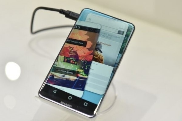 Sharp giới thiệu nguyên mẫu smartphone với màn hình chiếm trọn mặt trước - 1 Sharp giới thiệu nguyên mẫu smartphone với màn hình chiếm trọn mặt trước - 1