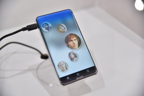 Sharp giới thiệu nguyên mẫu smartphone với màn hình chiếm trọn mặt trước - 5 Sharp giới thiệu nguyên mẫu smartphone với màn hình chiếm trọn mặt trước - 5