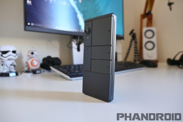 Cận cảnh nguyên mẫu thực tế của “smartphone xếp hình” đã bị Google bỏ rơi - 4 Những phần mô-đun có thể tháo lắp để nâng cấp trên sản phẩm