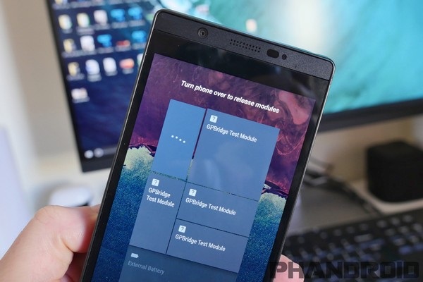 Cận cảnh nguyên mẫu thực tế của “smartphone xếp hình” đã bị Google bỏ rơi - 7 Thông tin hiển thị cho thấy đây là sản phẩm mẫu thử nghiệm