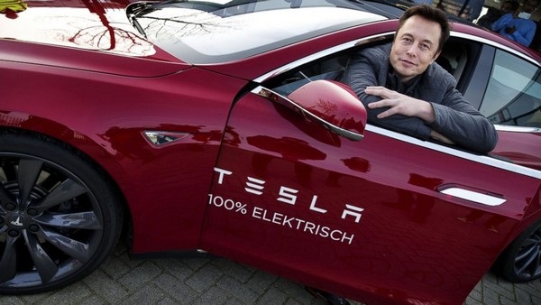 "Iron Man" Elon Musk - Thiên tài sẽ thay đổi tương lai thế giới? - 3 Tesla Motors được xem như “Apple của ngành công nghiệp ô tô với những mẫu sản phẩm cao cấp và công nghệ tiên phong, tương tự như Apple đang làm với iPhone