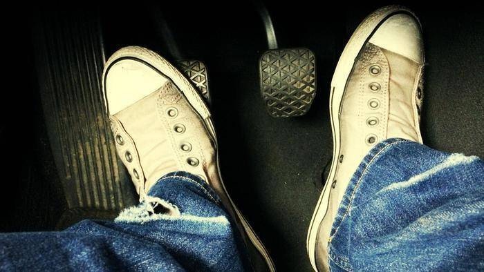 Dấu hiệu cảnh báo hệ thống phanh ô tô đang có vấn đề - Ảnh 2.