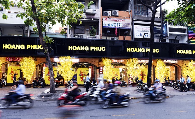 Tưng bừng mua sắm, đón xuân Đinh Dậu 2017 - 1 Tưng bừng mua sắm, đón xuân Đinh Dậu 2017 - 1