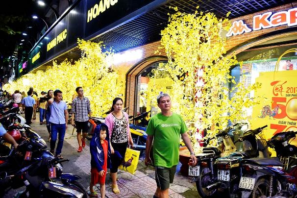 Tưng bừng mua sắm, đón xuân Đinh Dậu 2017 - 14 Tưng bừng mua sắm, đón xuân Đinh Dậu 2017 - 14