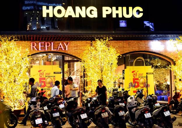 Tưng bừng mua sắm, đón xuân Đinh Dậu 2017 - 15 Tưng bừng mua sắm, đón xuân Đinh Dậu 2017 - 15