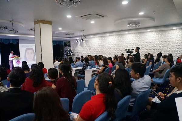 Tưng bừng khai trương Trung tâm giáo dục đào tạo thẩm mỹ Ngọc Phú - 2 Tưng bừng khai trương Trung tâm giáo dục đào tạo thẩm mỹ Ngọc Phú - 2