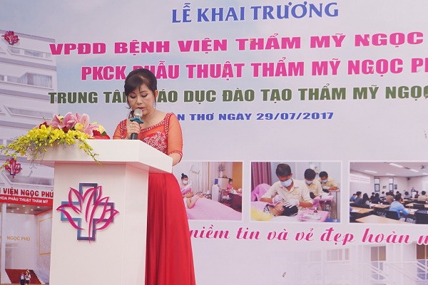 Tưng bừng khai trương Trung tâm giáo dục đào tạo thẩm mỹ Ngọc Phú - 3 Tưng bừng khai trương Trung tâm giáo dục đào tạo thẩm mỹ Ngọc Phú - 3