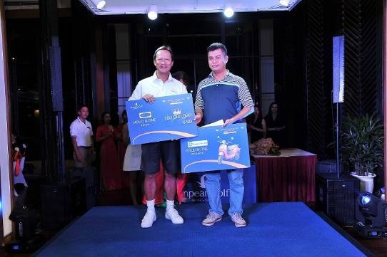 Vinpearl Golf Autumn Tour 2017: Vinh danh những gôn thủ xuất sắc - 2 Gôn thủ Đặng Tất Thành (phải) xuất sắc với cú đánh Hole-In-One tại hố số 17