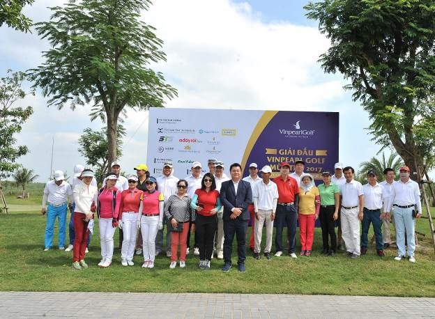 Vinpearl Golf Autumn Tour 2017: Vinh danh những gôn thủ xuất sắc - 3 Các gôn thủ hào hứng ra quân tại lễ khai mạc giải đấu
