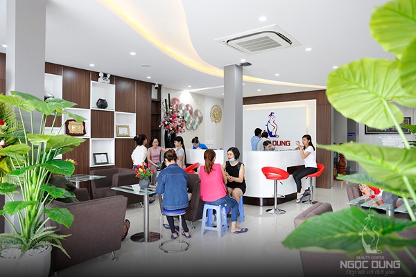 Tưng bừng làm đẹp miễn phí cùng Hệ thống TMV Ngọc Dung - 2 Khách hàng háo hức tham gia làm đẹp miễn phí tại Ngọc Dung Biên Hòa
