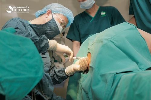 Thời hiện đại mẹ bầu đi đẻ sướng như đi nghỉ dưỡng - 6 Mẹ được áp dụng phương pháp giảm đau khi sinh để quá trình sinh nở diễn ra thuận lợi, dễ dàng