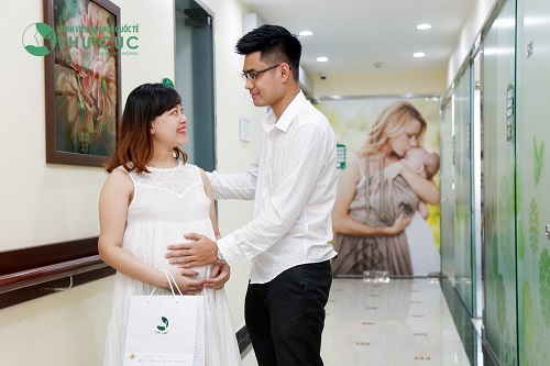 Thời hiện đại mẹ bầu đi đẻ sướng như đi nghỉ dưỡng - 8 Ngay cả khi đi sinh con, mẹ bầu không còn phải mang đồ đạc lỉnh kỉnh như trước