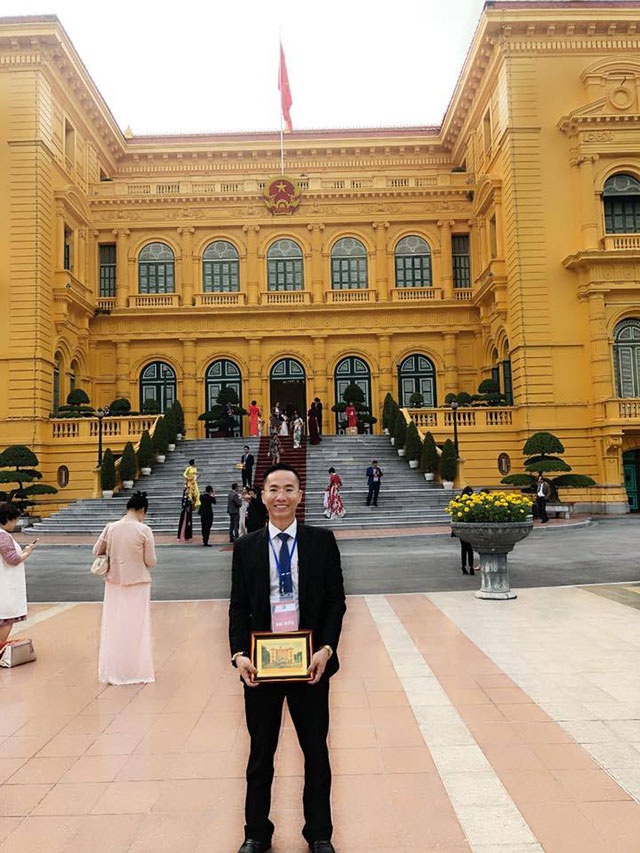 Chủ tịch Tập Đoàn VSETGROUP nhận kỷ niệm chương cho Top 10 Doanh nhân tiêu biểu - 2 Chủ tịch tập đoàn VSETGROUP ông Trương Ngọc Anh