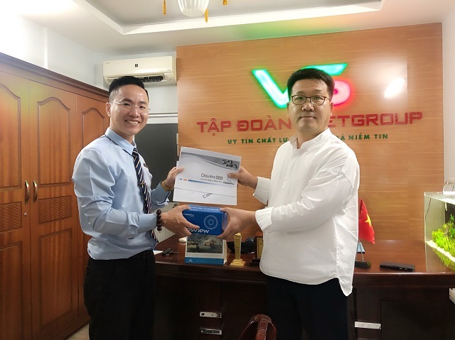 Chủ tịch Tập Đoàn VSETGROUP nhận kỷ niệm chương cho Top 10 Doanh nhân tiêu biểu - 3 Chủ tịch Tập Đoàn VSETGROUP nhận kỷ niệm chương cho Top 10 Doanh nhân tiêu biểu - 3