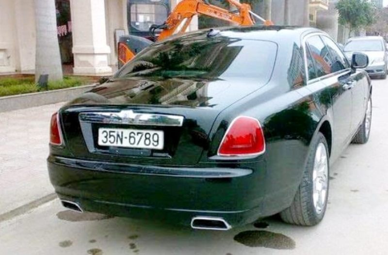 Xe sang "thích" đeo biển giả? - 7 Siêu xe Rolls-Royce Ghost trị giá khoảng 17 tỷ của một đại gia đeo biển San bằng tất cả giả.