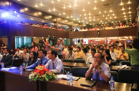 350 đội tuyển tranh tài tại Olympic tin học Sinh viên VN lần thứ 23 - 2 Đại diện các Bộ, ngành... cùng thầy cô và sinh viên tham dự lễ khai mạc sáng nay