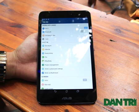 Máy chạy Android 4.4 KitKat với giao diện Zen UI