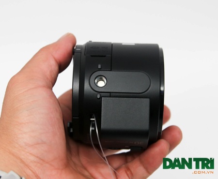 Đập hộp máy ảnh di động Sony QX30 chính hãng tại Việt Nam - 7 Ngàm giúp gắn vào tripod
