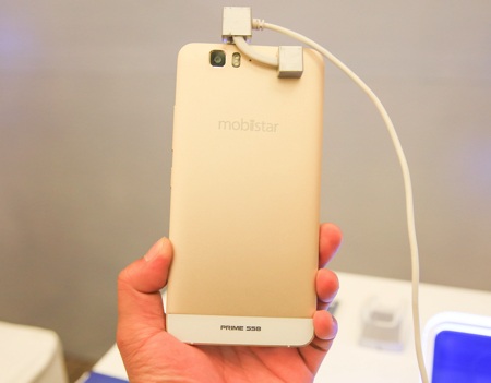 Phablet đầu tiên của thương hiệu Việt Mobiistar chính thức ra mắt - 3 Máy thiết kế nguyên khối nên không thể tháo rời và chỉ có khe cắm thẻ SIM